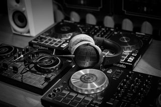 High-quality DJ intro for club and radio use - DJ Drops Creative